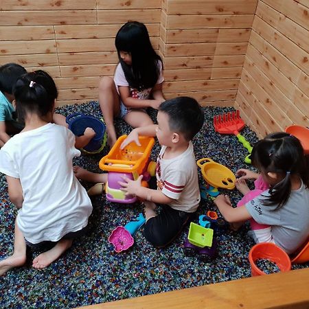 Childlike Innocence Homestay Hualien stad Exteriör bild