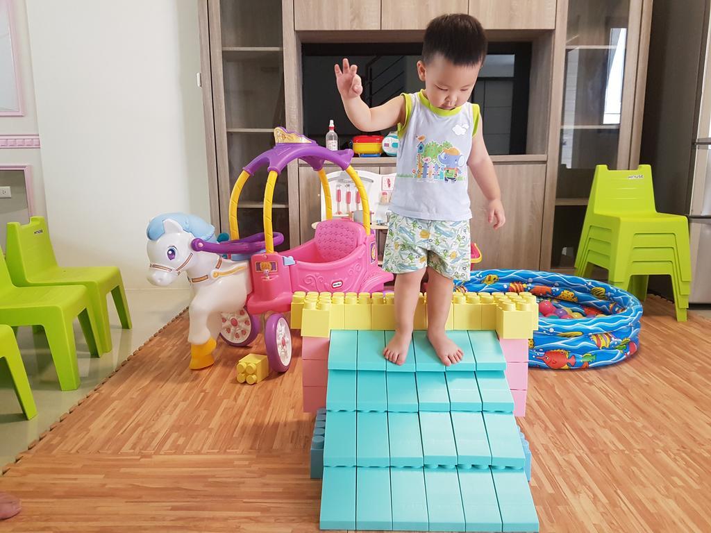 Childlike Innocence Homestay Hualien stad Exteriör bild