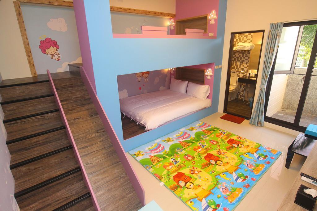 Childlike Innocence Homestay Hualien stad Exteriör bild