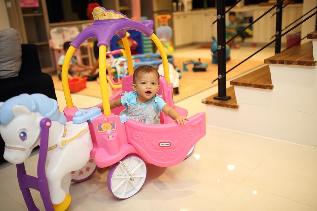 Childlike Innocence Homestay Hualien stad Exteriör bild