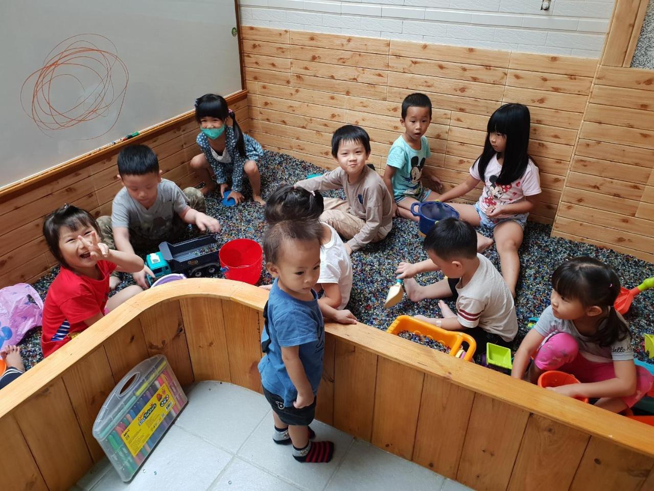 Childlike Innocence Homestay Hualien stad Exteriör bild