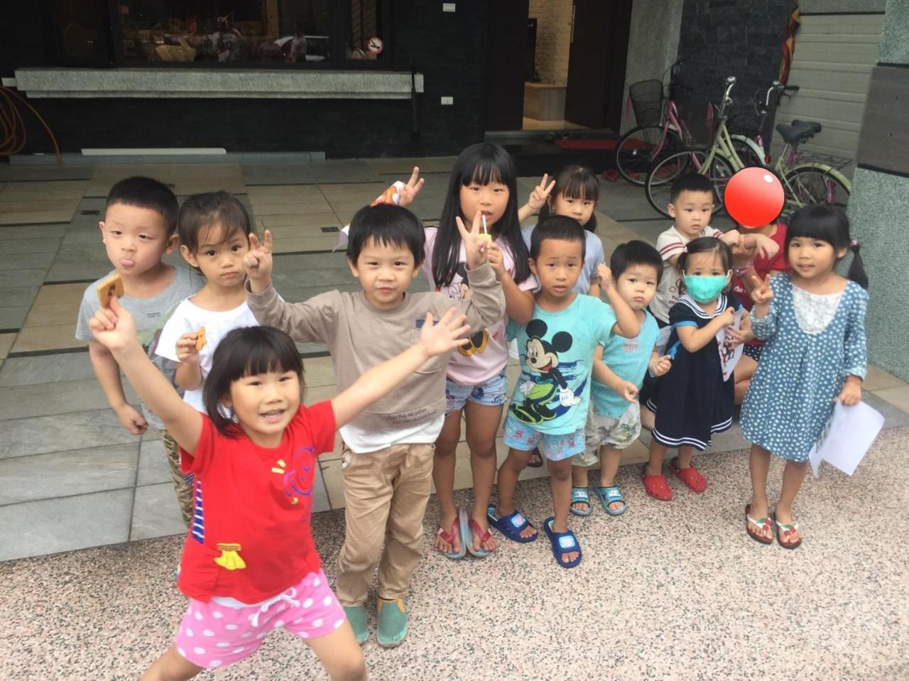 Childlike Innocence Homestay Hualien stad Exteriör bild